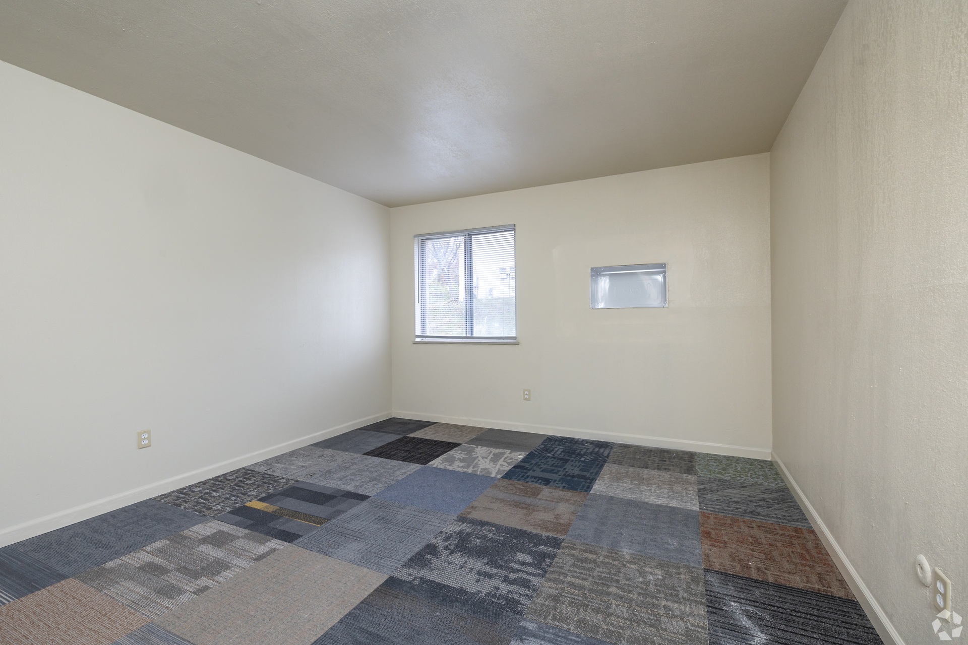 Park Pointe Apartments third bedroom in St. Louis, MO