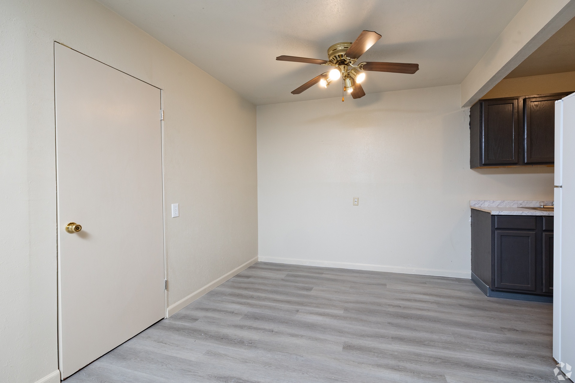 Park Pointe Apartments dining area in St. Louis, MO