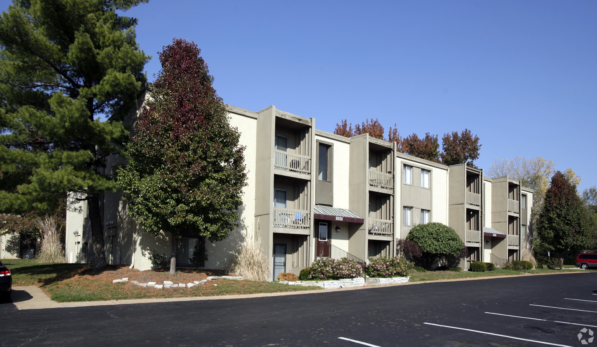 Park Pointe Apartments exterior in St. Louis, MO