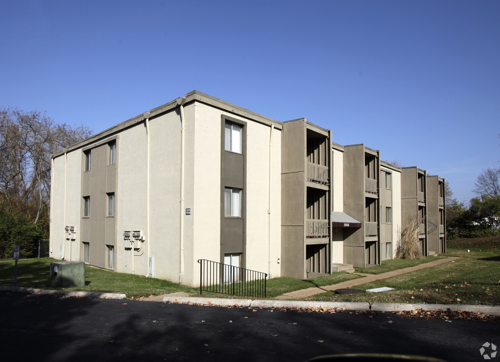 Park Pointe Apartments exterior in St. Louis, MO