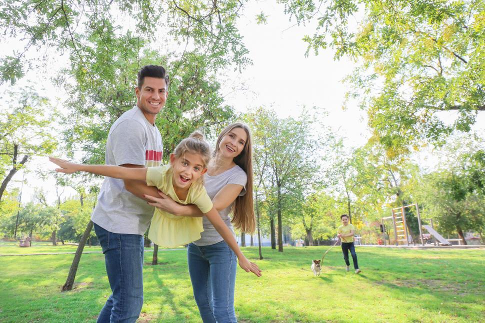 Park Pointe Apartments happy tenants in St. Louis Missouri